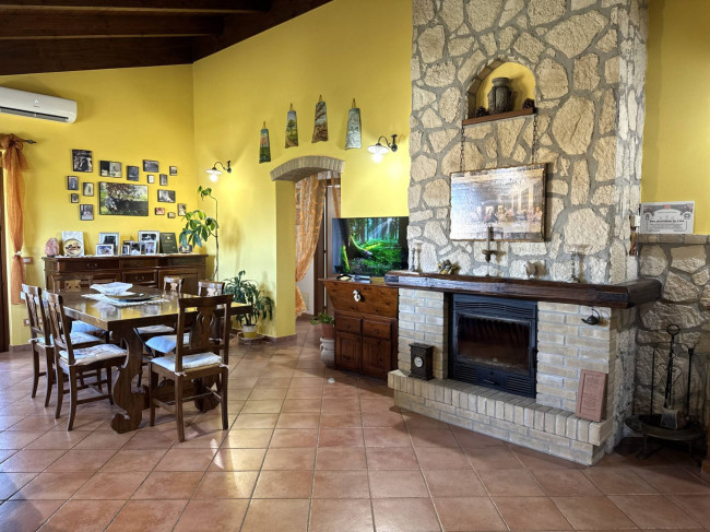 Casa singola in Vendita a Campli