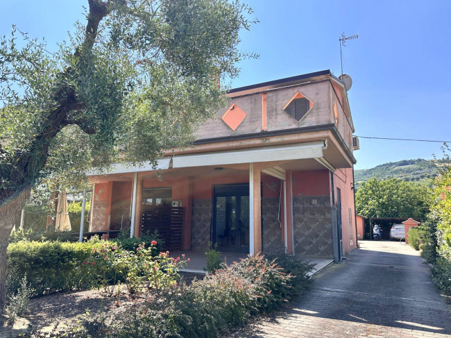 Casa singola in Vendita a Controguerra