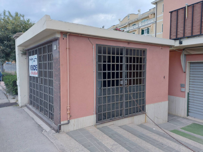 Negozio in vendita a Pietra Ligure (SV)