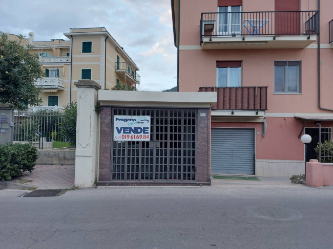 Negozio in vendita a Pietra Ligure (SV)