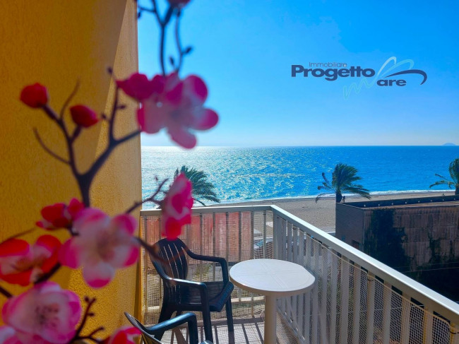 Appartamento Quadrilocale in vendita a Pietra Ligure
