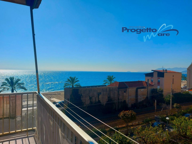 Appartamento Quadrilocale in vendita a Pietra Ligure