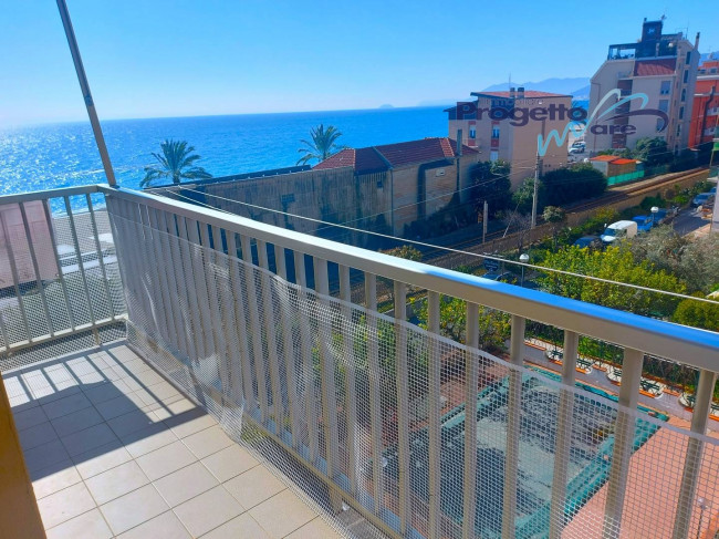 Appartamento Quadrilocale in vendita a Pietra Ligure