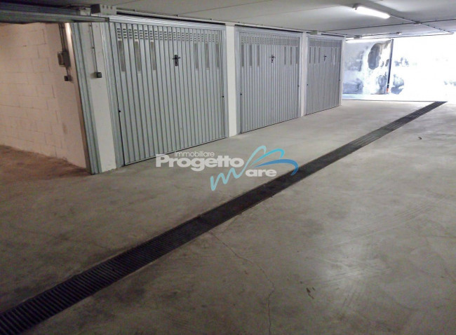 Box in vendita a Pietra Ligure