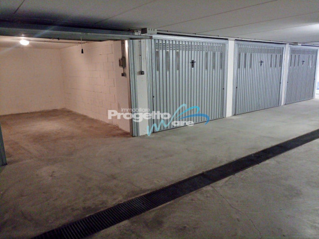 Box in vendita a Pietra Ligure
