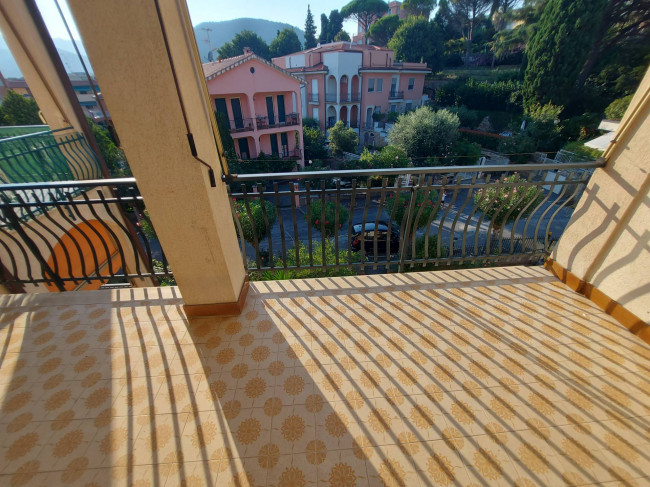 Appartamento Trilocale in vendita a Borgio Verezzi