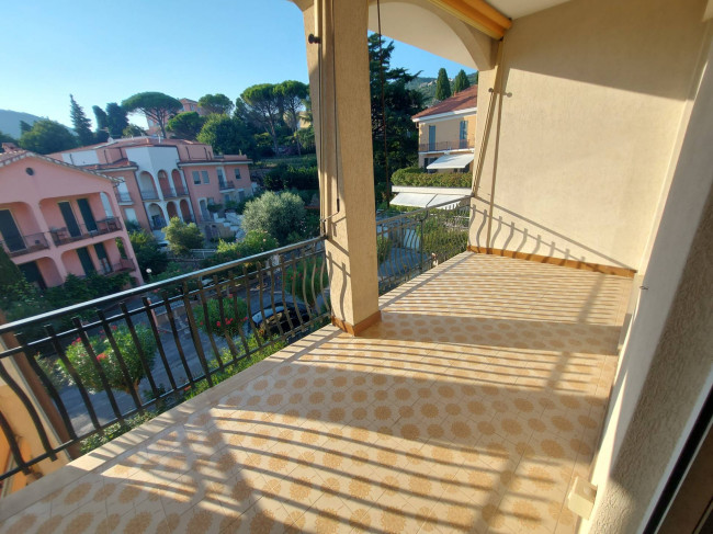 Appartamento Trilocale in vendita a Borgio Verezzi