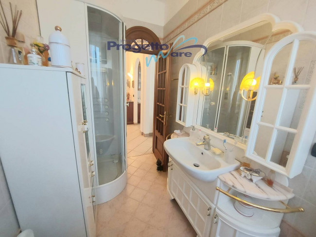 Appartamento Quadrilocale in vendita a Pietra Ligure