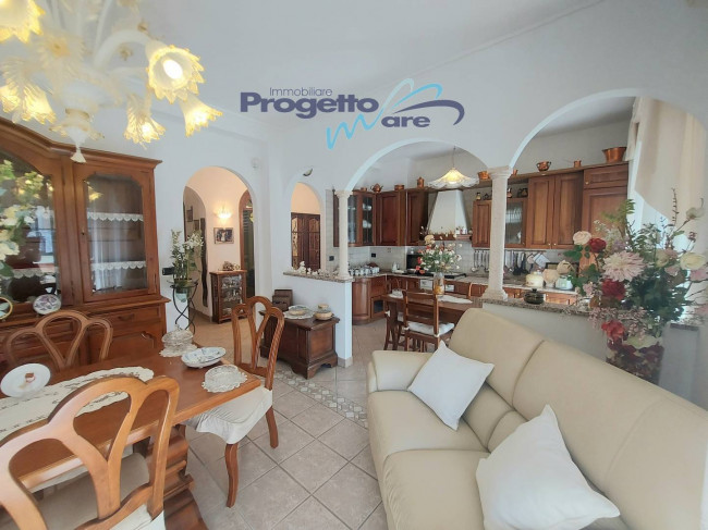Appartamento Quadrilocale in vendita a Pietra Ligure