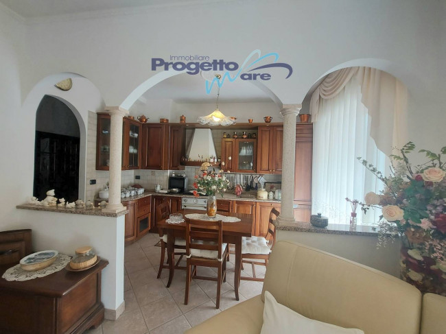 Appartamento Quadrilocale in vendita a Pietra Ligure