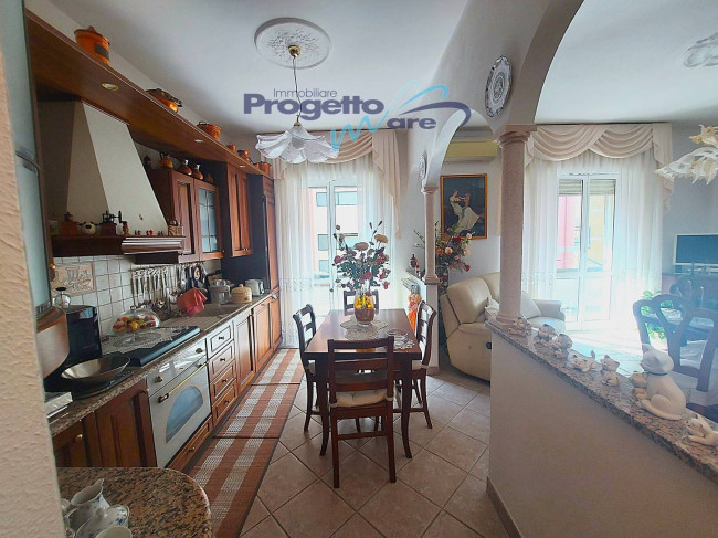 Appartamento Quadrilocale in vendita a Pietra Ligure