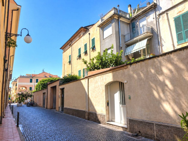 Appartamento Trilocale in vendita a Pietra Ligure