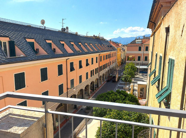 Appartamento Trilocale in vendita a Pietra Ligure