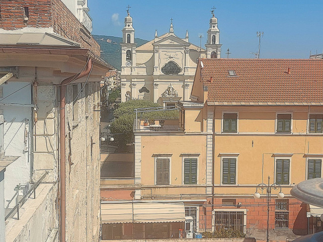 Appartamento Trilocale in vendita a Pietra Ligure