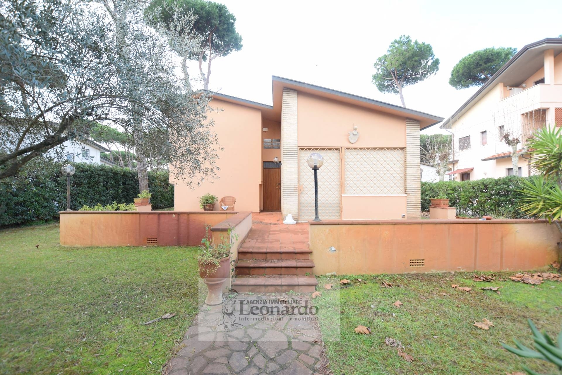  camaiore vendita quart: lido di camaiore immobiliare-leonardo-srl