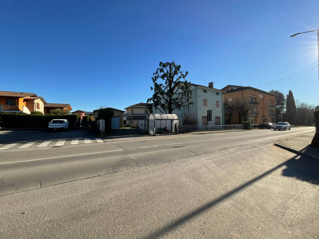 Capannone con abitazione