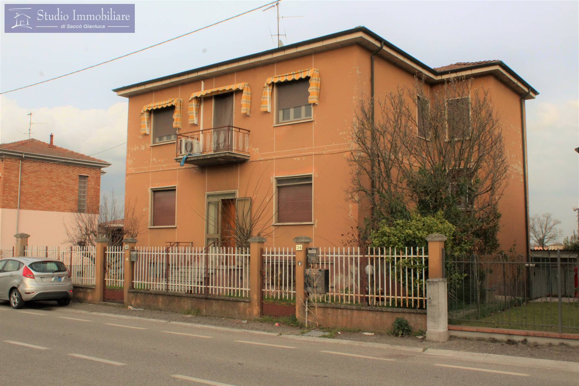 Villa in Vendita a Pavia
