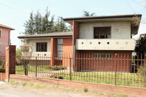 Casa indipendente in vendita a Pinarolo Po (PV)