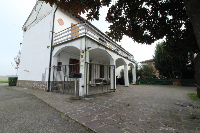 Casa semindipendente in Vendita a Castelletto di Branduzzo