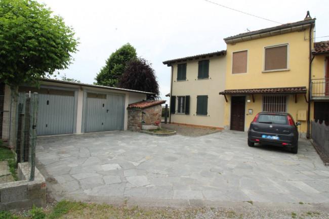 Casa semindipendente in Vendita a Robecco Pavese