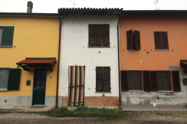 Casa semindipendente in Vendita a Bastida Pancarana