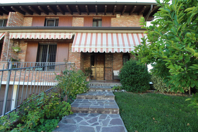 Porzione di villa bifamigliare in Vendita a Bressana Bottarone