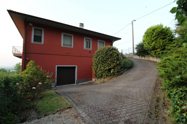 Villa Unifamigliare in Vendita a Montù Beccaria