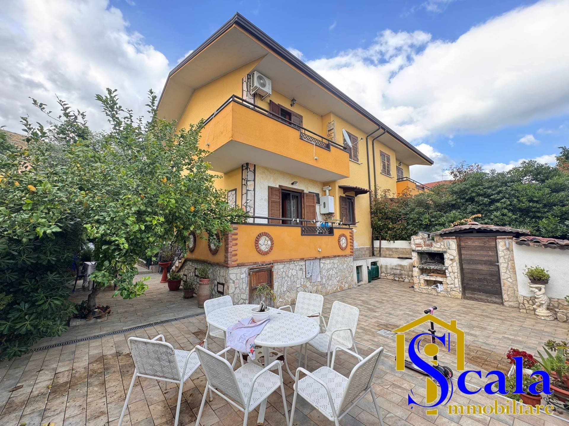 Villa in Vendita a Caserta