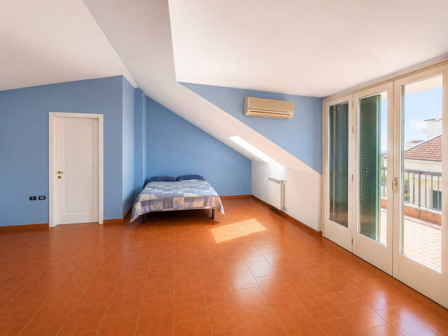 Villa in vendita a Curti