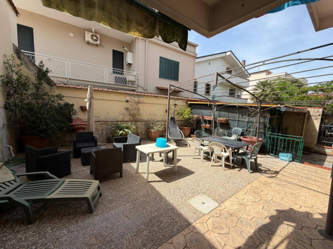 Villa in vendita a Curti
