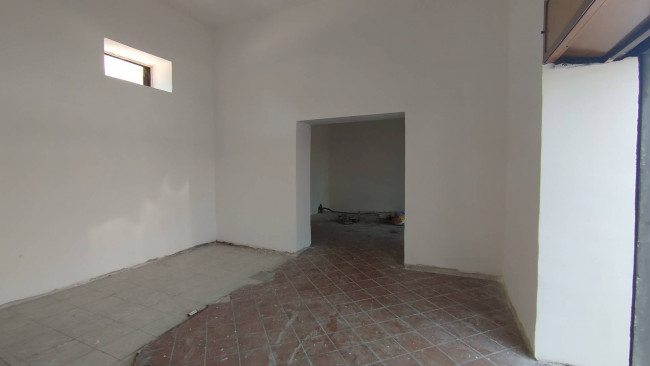 Locale commerciale in affitto a Curti