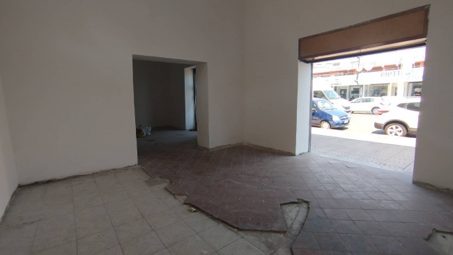 Locale commerciale in affitto a Curti