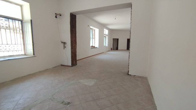 Locale commerciale in affitto a Curti