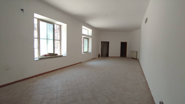 Locale commerciale in affitto a Curti