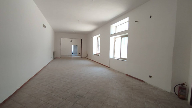 Locale commerciale in affitto a Curti