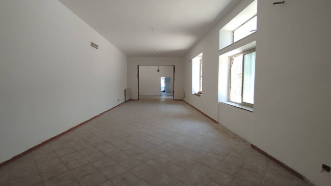 Locale commerciale in affitto a Curti