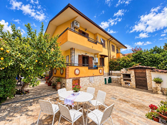 Villa in vendita a Vitulazio