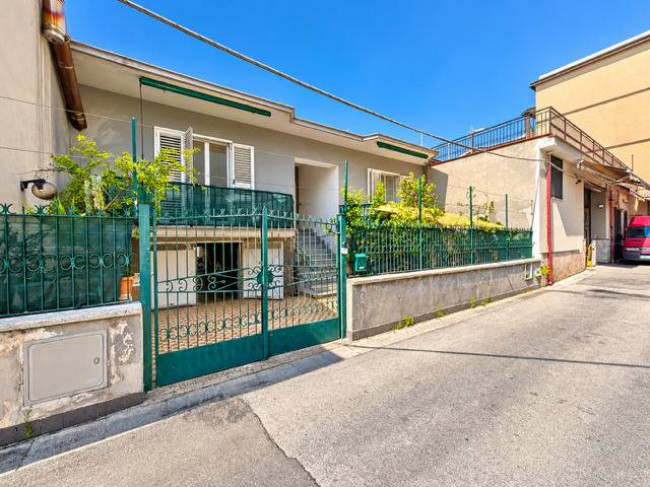 Villa in vendita a Curti