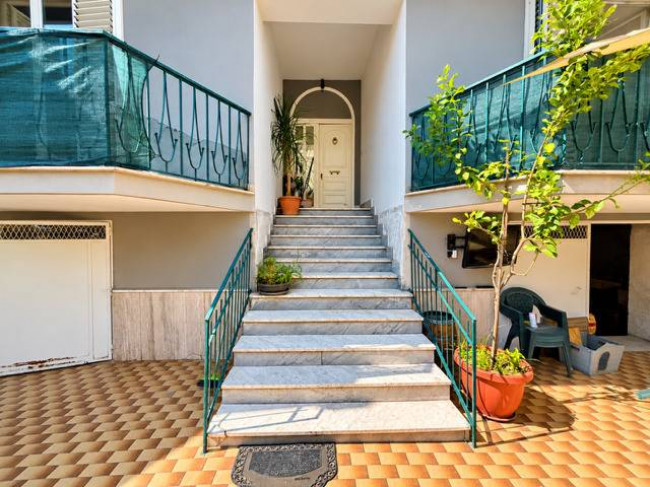 Villa in vendita a Curti