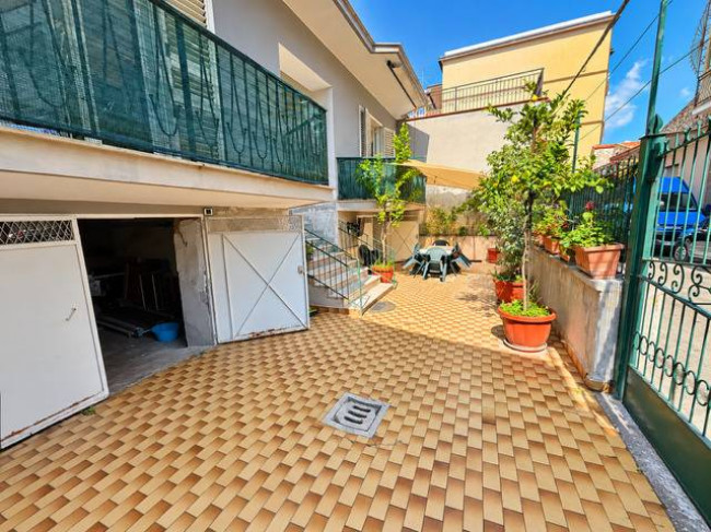 Villa in vendita a Curti