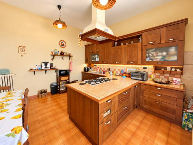 Villa in vendita a Curti