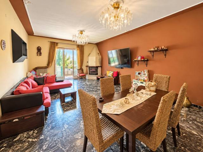 Villa in vendita a Curti