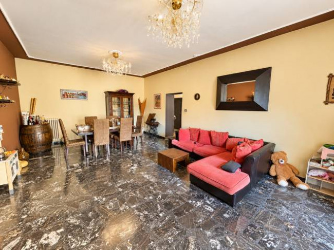Villa in vendita a Curti