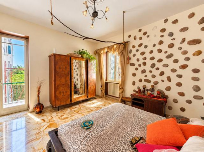 Villa in vendita a Curti