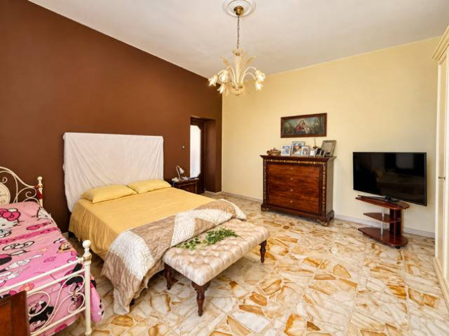 Villa in vendita a Curti