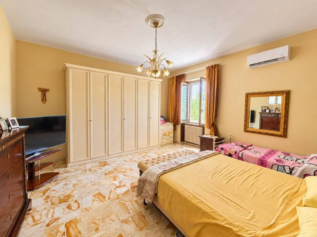 Villa in vendita a Curti