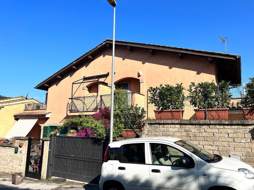villa bifamiliare in Vendita a Sacrofano