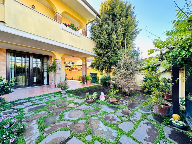 villa quadrifamiliare in vendita a Fiumicino