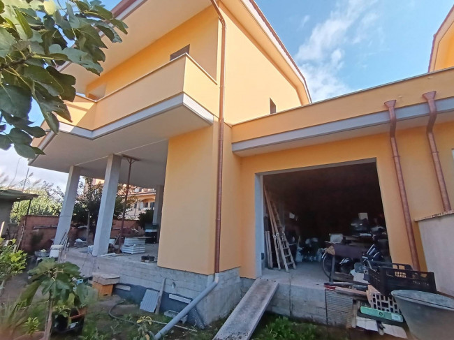 villa quadrifamiliare in vendita a Fiumicino