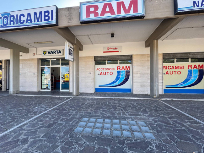 Locale commerciale in vendita a Ladispoli